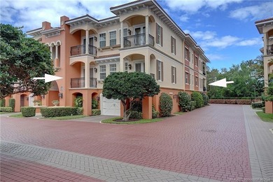 Luxury Condo in exclusive Outrigger Harbour with a light and - photo 2