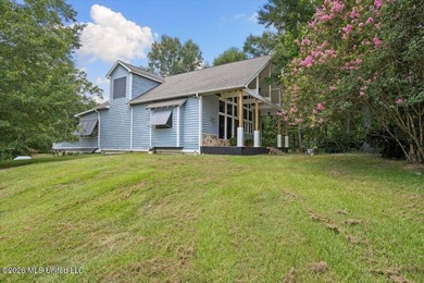 Experience the perfect balance of rustic elegance, privacy, and - photo 4