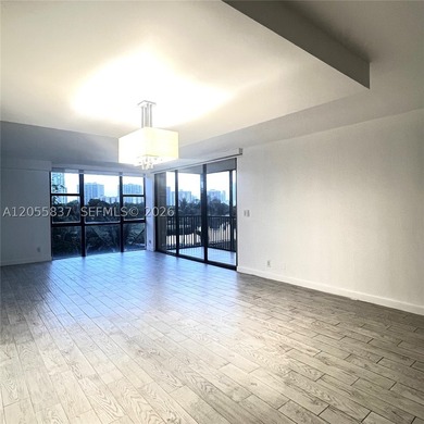 Beautiful remodeled 2 bedroom, 2 bath residence with ceramic - photo 6