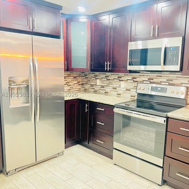 Beautiful remodeled 2 bedroom, 2 bath residence with ceramic - photo 8