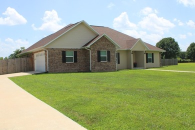 Outstanding Home in Desirable Cottonwood Road Area - Near New - photo 3