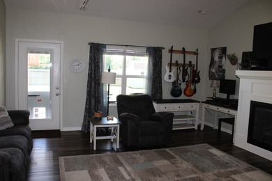 Outstanding Home in Desirable Cottonwood Road Area - Near New - photo 9