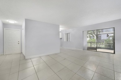 This charming 2 bed/2 bath 1st floor condo is ready for its next - photo 3
