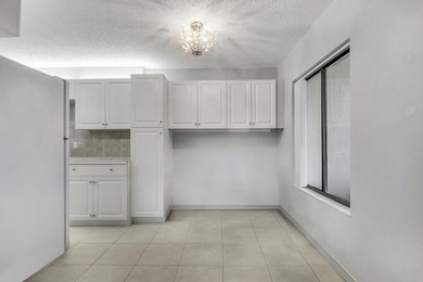 This charming 2 bed/2 bath 1st floor condo is ready for its next - photo 6