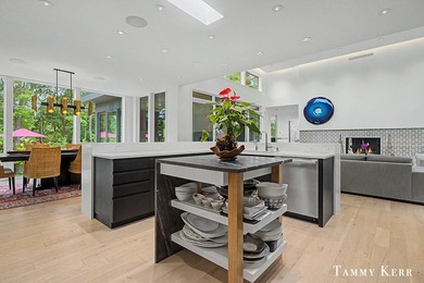 Set privately within WestShore, this striking modern compound - photo 18