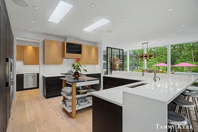 Set privately within WestShore, this striking modern compound - photo 21