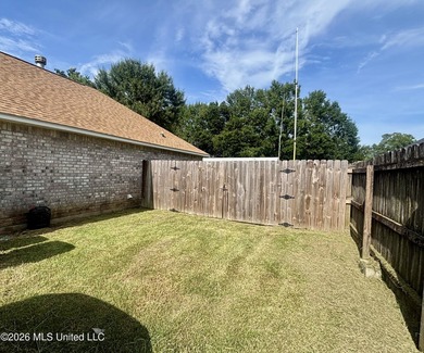 This charming 3 Bedroom/2 Bathroom Cottage-style home is nestled - photo 3