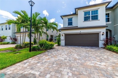 (private lake, pond, creek) Townhome/Townhouse For Sale in West Palm Beach Florida