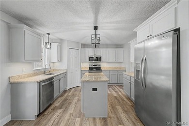 Welcome to this beautifully maintained one-owner pool home - photo 3