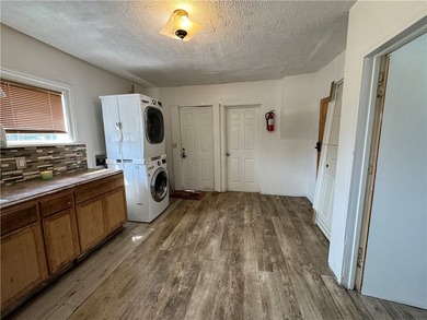 Welcome to 604 Upper Falls Blvd! This home offers two completely - photo 4