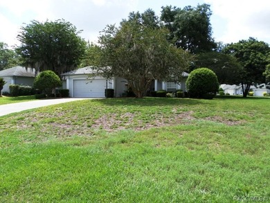 This charming residence, boasting three bedrooms and two - photo 3