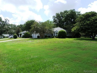 This charming residence, boasting three bedrooms and two - photo 4