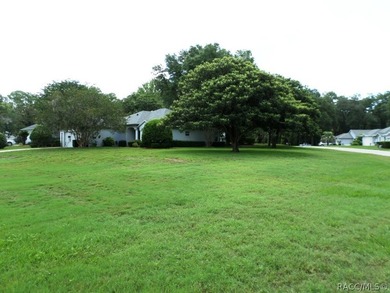 This charming residence, boasting three bedrooms and two - photo 6