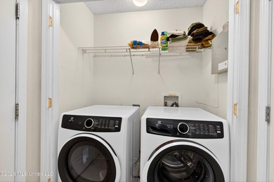 Motivated sellers! This move-in ready property features a new - photo 8