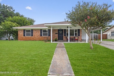 Welcome home to this beautifully maintained one-owner home in - photo 1