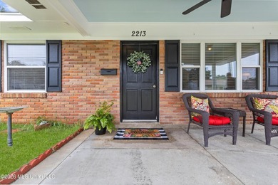 Welcome home to this beautifully maintained one-owner home in - photo 4