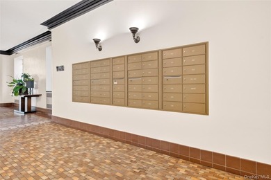 SPONSOR UNIT - NO BOARD APPROVAL - Renovated one-bedroom, one - photo 13