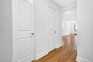 SPONSOR UNIT - NO BOARD APPROVAL - Renovated one-bedroom, one - photo 19