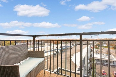 Welcome to unit #702! This top-floor unit offers an open concept - photo 20