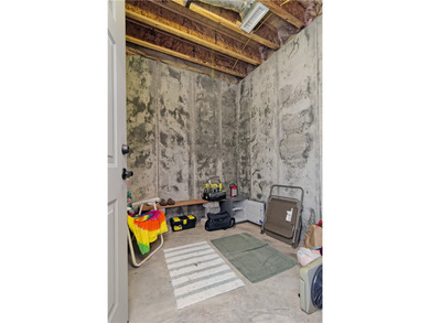 Welcome to this magnificent custom-built, locally-milled log - photo 22