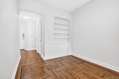 SPONSOR UNIT - NO BOARD APPROVAL - Renovated one-bedroom, one - photo 22