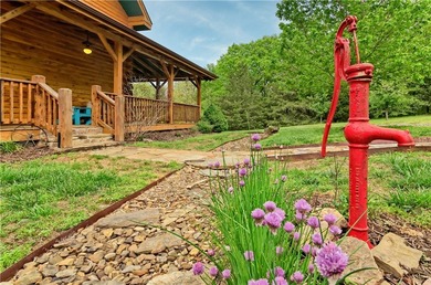 Welcome to this magnificent custom-built, locally-milled log - photo 36