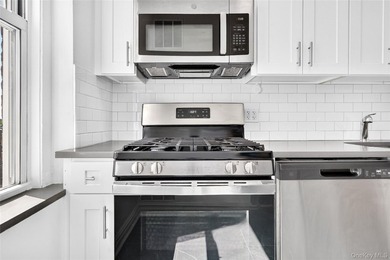 SPONSOR UNIT - NO BOARD APPROVAL - Renovated one-bedroom, one - photo 39