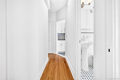 SPONSOR UNIT - NO BOARD APPROVAL - Renovated one-bedroom, one - photo 46