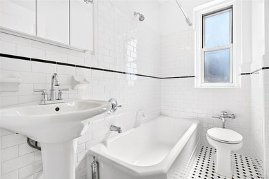 SPONSOR UNIT - NO BOARD APPROVAL - Renovated one-bedroom, one - photo 47