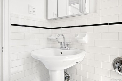 SPONSOR UNIT - NO BOARD APPROVAL - Renovated one-bedroom, one - photo 48