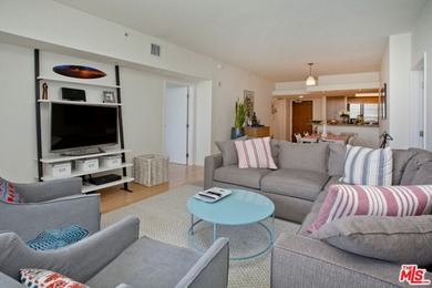 This highly sought-after 2-bedroom, 2.5-bathroom residence - photo 6