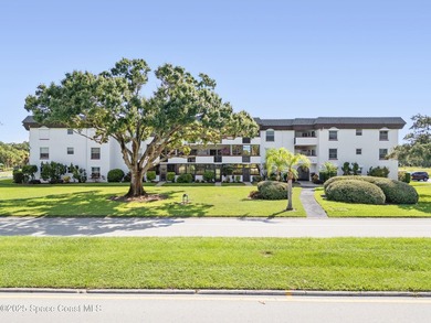 Welcome to this beautifully updated first-floor corner unit in a - photo 1