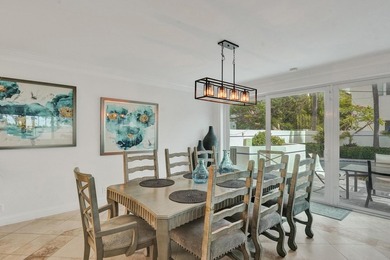 Just one house from the ocean, this fully gated luxury residence - photo 14