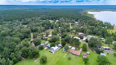 Stunning Lakefront Home on Lake Sam Rayburn! Located just 2 - photo 17