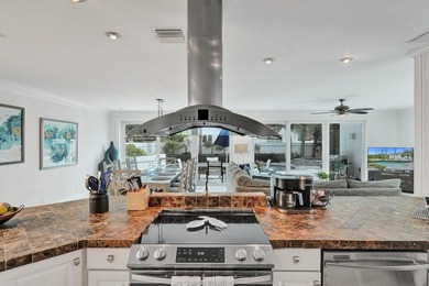 Just one house from the ocean, this fully gated luxury residence - photo 19