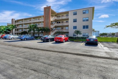 Lake Condo For Sale in Boca Raton, Florida