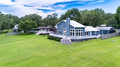 Stunning Lakefront Home on Lake Sam Rayburn! Located just 2 - photo 22