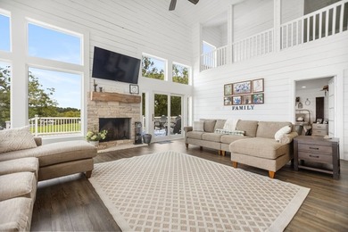 Stunning Lakefront Home on Lake Sam Rayburn! Located just 2 - photo 32