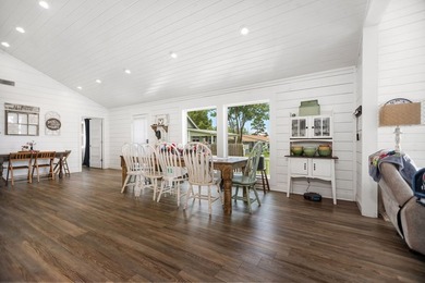 Stunning Lakefront Home on Lake Sam Rayburn! Located just 2 - photo 33