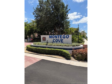 Rarely available 1st floor, end unit villa. This 2/2 has no - photo 2