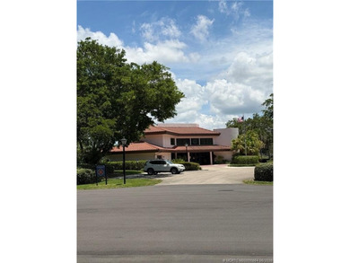 Rarely available 1st floor, end unit villa. This 2/2 has no - photo 3