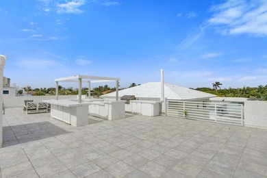 Just one house from the ocean, this fully gated luxury residence - photo 46