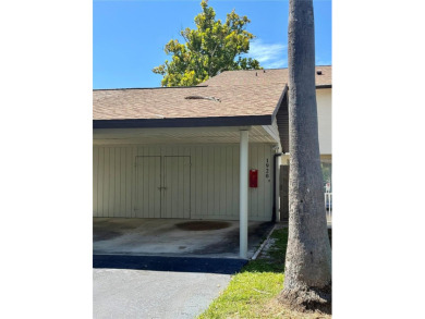 (private lake, pond, creek) Townhome/Townhouse For Sale in Clearwater Florida