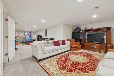 Luxury, Space, and Zero Maintenance in Oakbrook Terrace A truly - photo 17