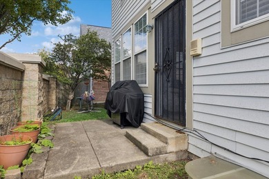 Luxury, Space, and Zero Maintenance in Oakbrook Terrace A truly - photo 19
