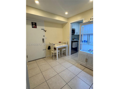 **Beautifully Renovated 1-Bedroom, 1-Bathroom Apartment - - photo 2