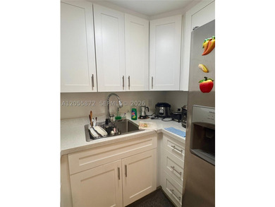 **Beautifully Renovated 1-Bedroom, 1-Bathroom Apartment - - photo 4