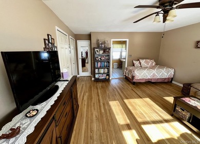 Rare Find!! Immaculate First Floor Studio in the Highly Sought - photo 5