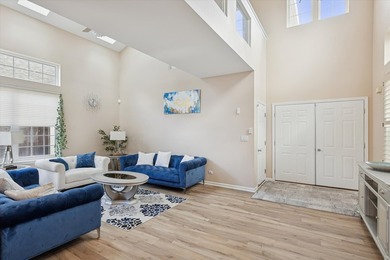 Luxury, Space, and Zero Maintenance in Oakbrook Terrace A truly - photo 25