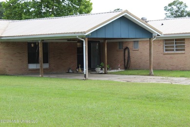 Welcome home to this charming 3 bedroom, 2 bathroom property - photo 2